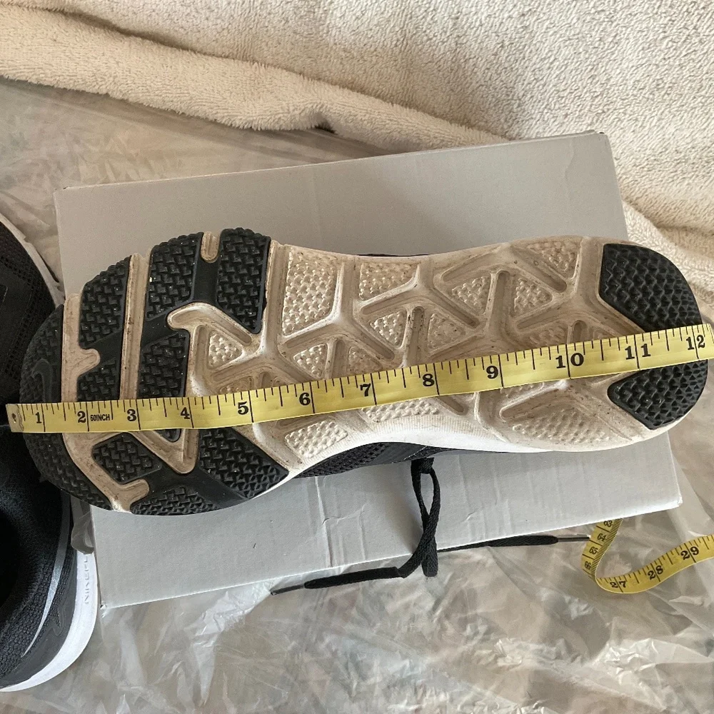 Nike Black and White Athletic Shoes - Picture 8 of 9